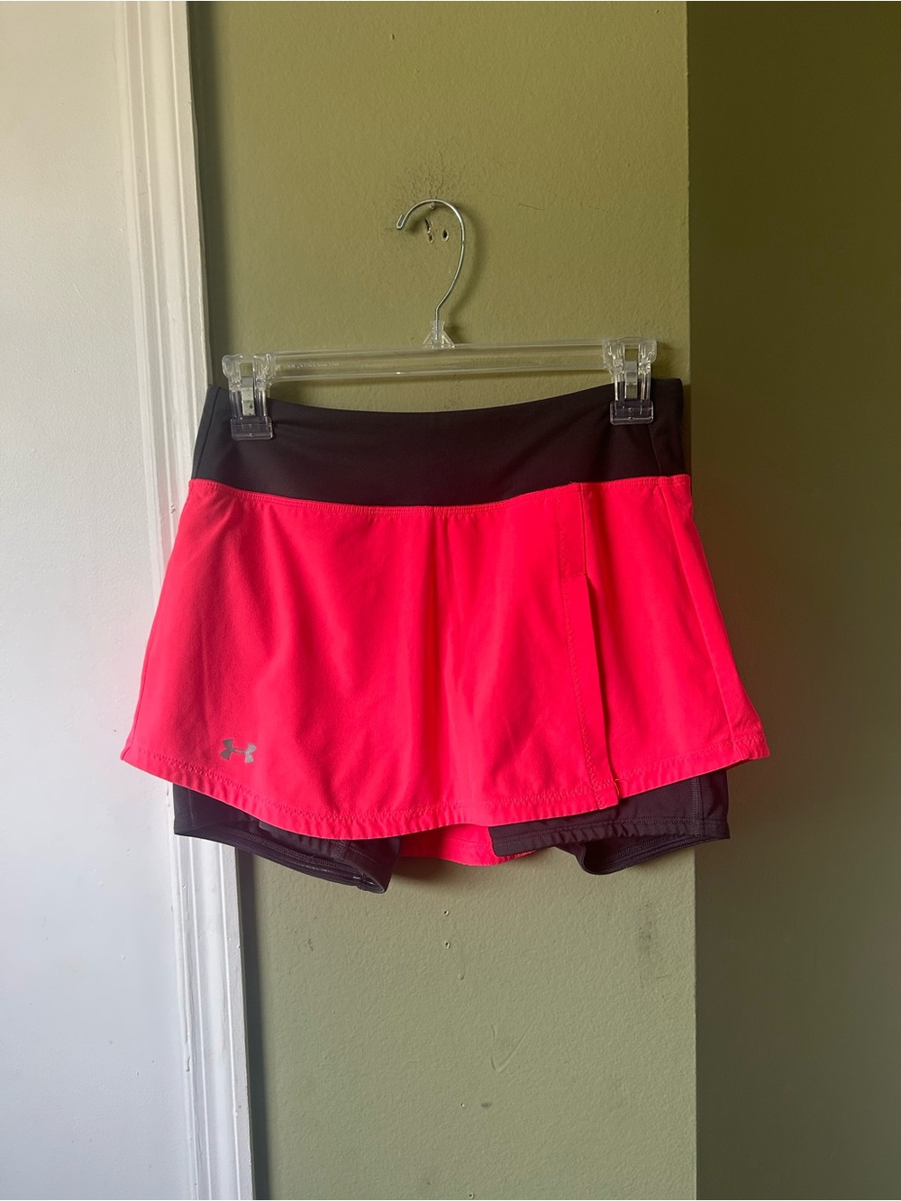 Under Armour Women’s Coral Skort with charcoal gray Shorts/Waist Band